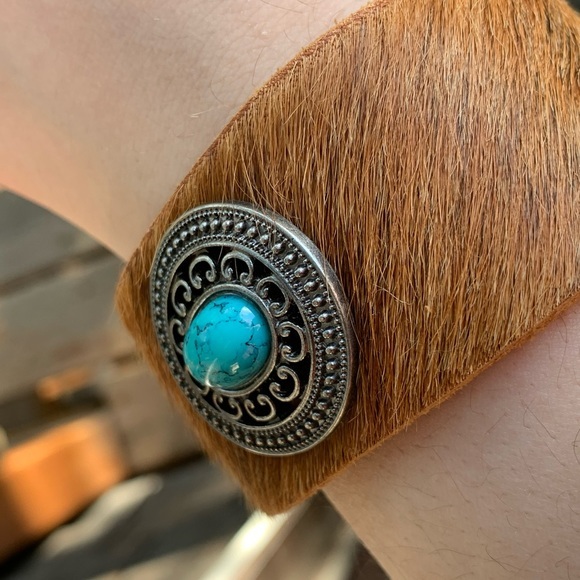 HANDMADE LEATHER AND TURQUOISE FUR COWHIDE FUR CUFF - Picture 6 of 8